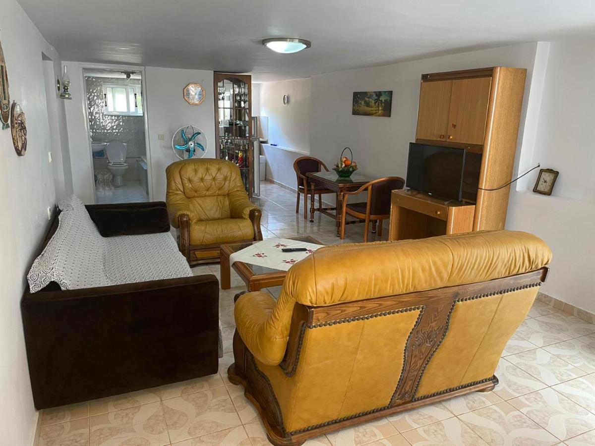 Apartamente Gleni Sarandë エクステリア 写真
