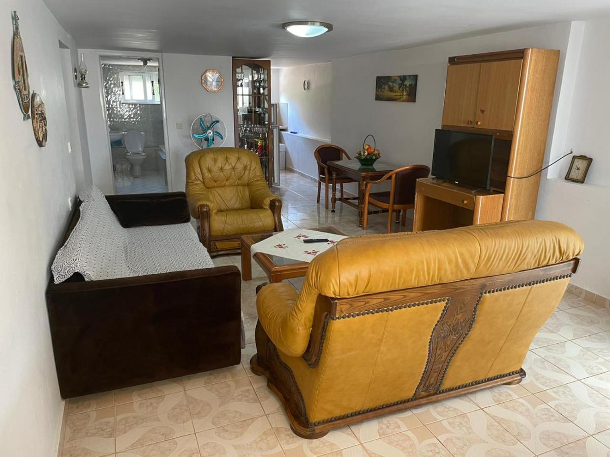 Apartamente Gleni Sarandë エクステリア 写真