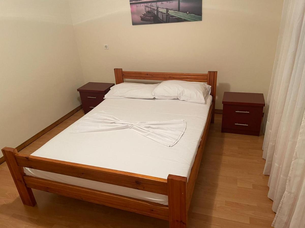 Apartamente Gleni Sarandë エクステリア 写真